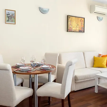 Beachfront Bliss-1br Sea View Flat In Golden Sands By Flat Mаnаger شقة فارنا