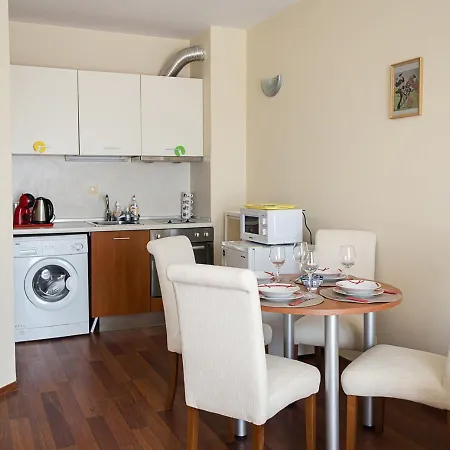 Beachfront Bliss-1br Sea View Flat In Golden Sands By Flat Mаnаger * فارنا