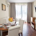 Beachfront Bliss-1br Sea View Flat In Golden Sands By Flat Mаnаger Apartamento *