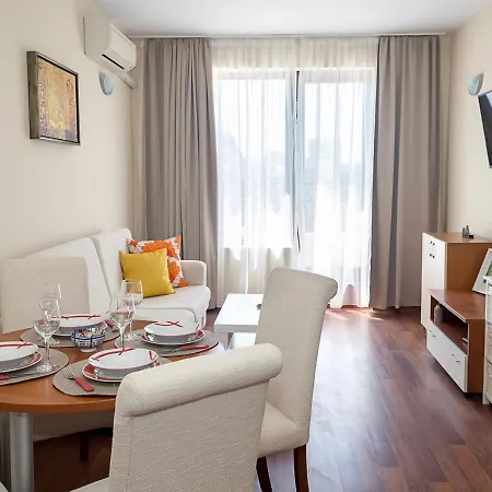 Beachfront Bliss-1br Sea View Flat In Golden Sands By Flat Mаnаger Lejlighed *