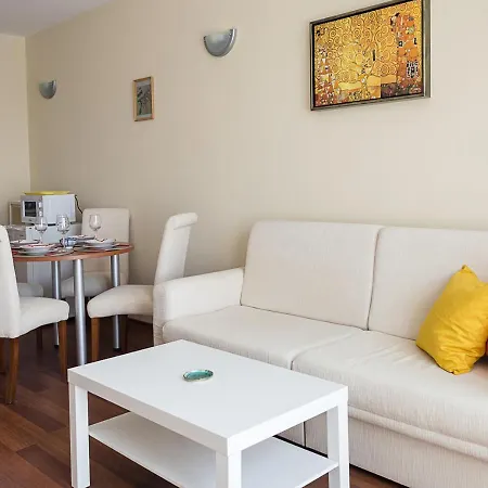Beachfront Bliss-1Br Sea View Flat In Golden Sands By Flat Mаnаger
